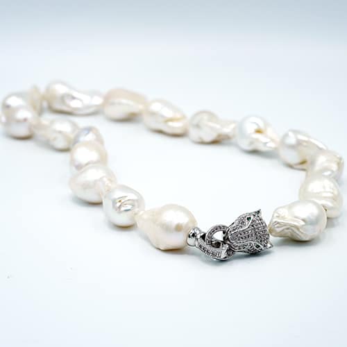 BAROQUE PEARL NECKLACE